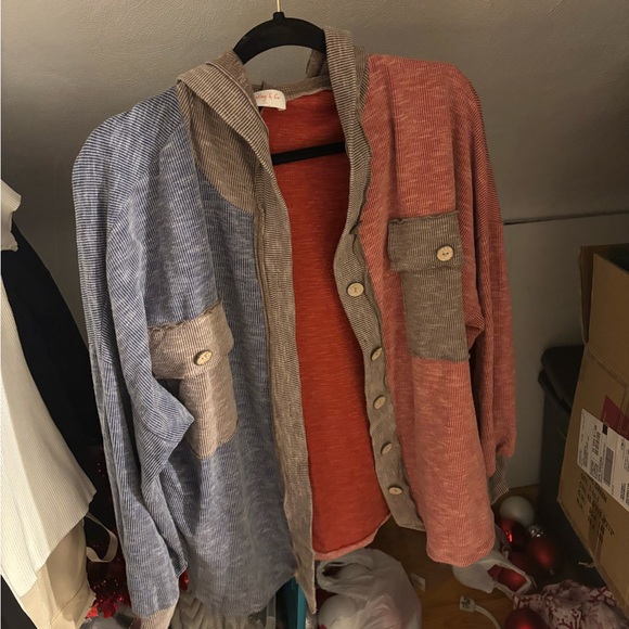 Small shacket - Picture 1 of 2